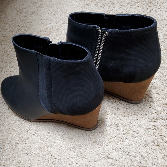 Elegant Black Ankle Boots - Picture 5 of 6